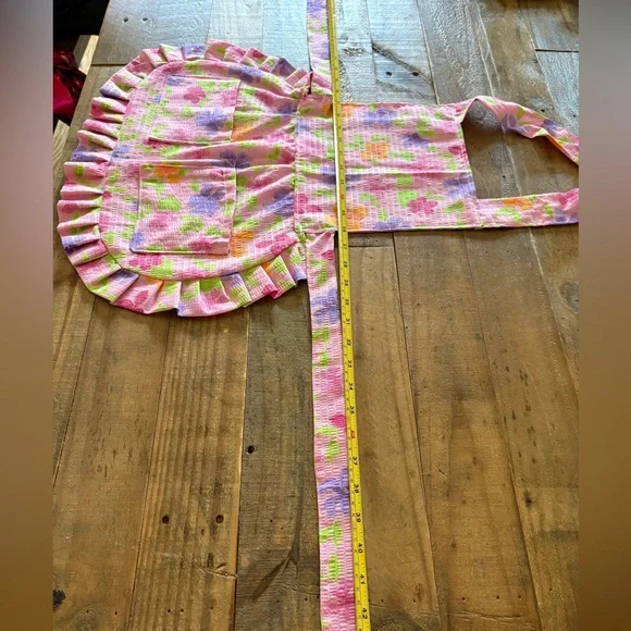 Pink Floral Ruffled Apron - Picture 4 of 4